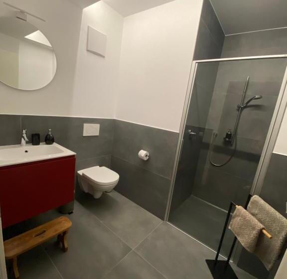 膳宿费 Garni Vinea Montis