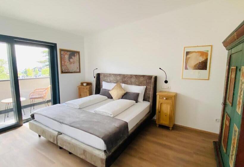 膳宿费 Garni Vinea Montis