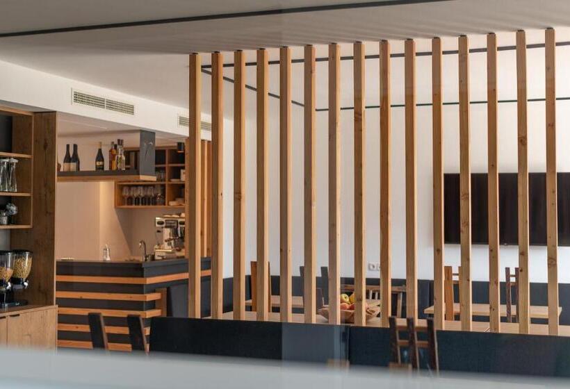 膳宿费 Garni Vinea Montis