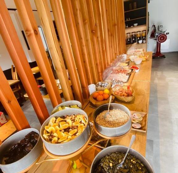 膳宿费 Garni Vinea Montis