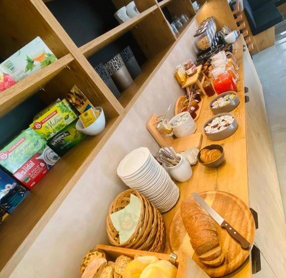 膳宿费 Garni Vinea Montis