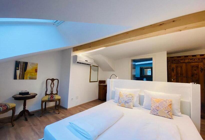 膳宿费 Garni Vinea Montis