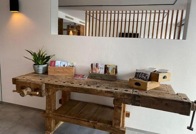 膳宿费 Garni Vinea Montis