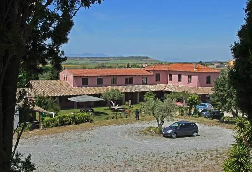 هتل Agriturismo Santu Marcialis