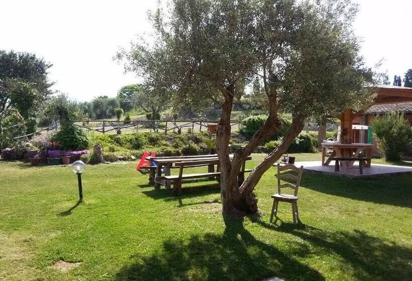 هتل Agriturismo Santu Marcialis