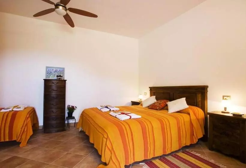 Hotelli Bioagriturismo La Quercia