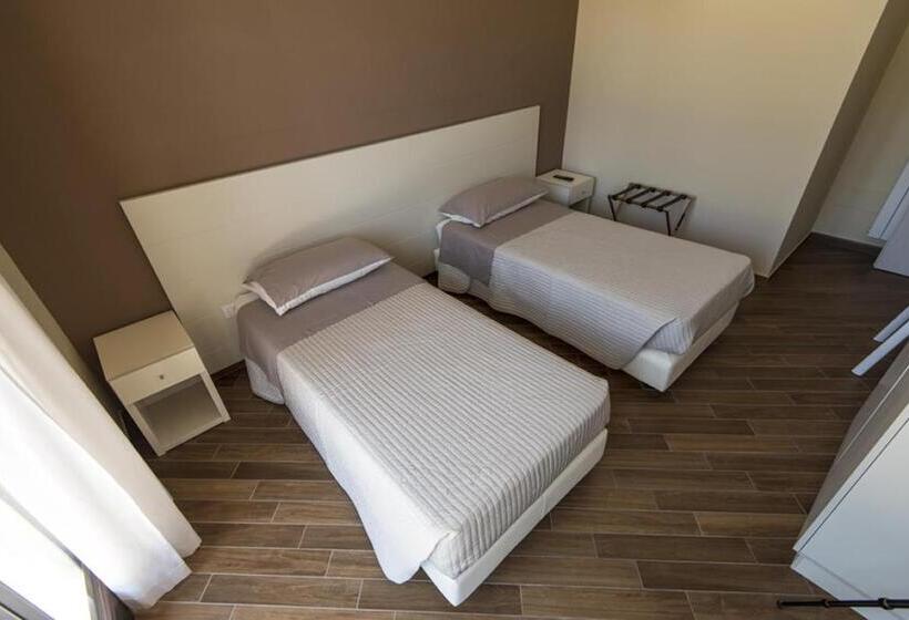 بنسيون Golden House