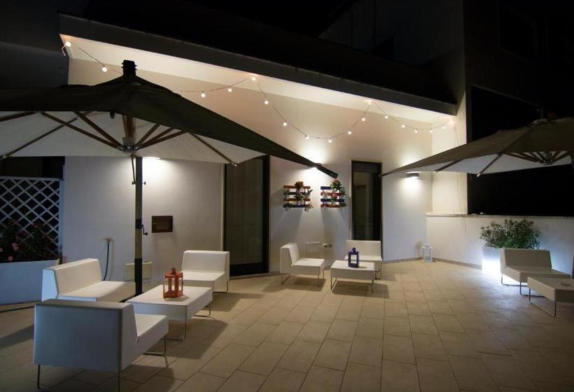 بنسيون Golden House