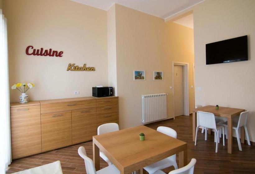 بنسيون Golden House