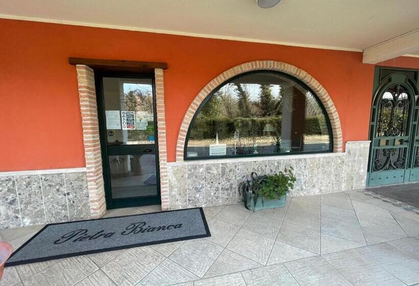 פנסיון Pietrabianca Country House