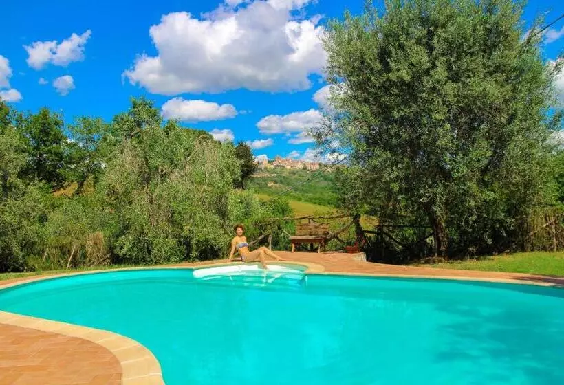 ホテル Agriturismomillefiori