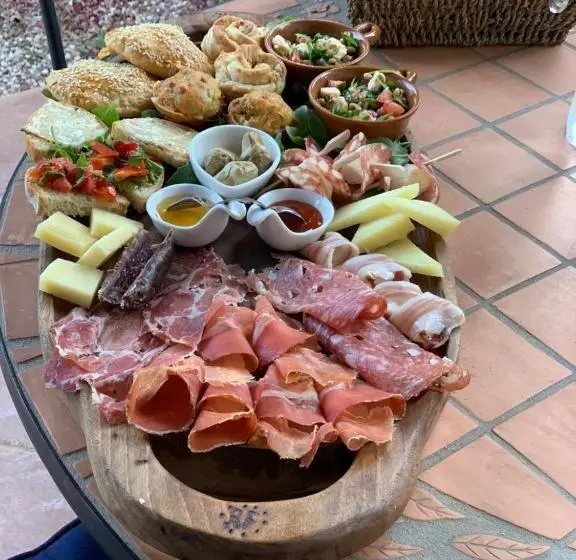 ホテル Agriturismomillefiori