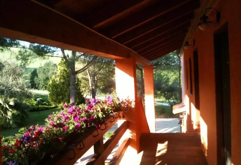 ホテル Agriturismo Casale Il Gallo Bianco