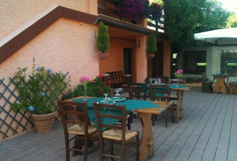 Otel Agriturismo Casale Il Gallo Bianco