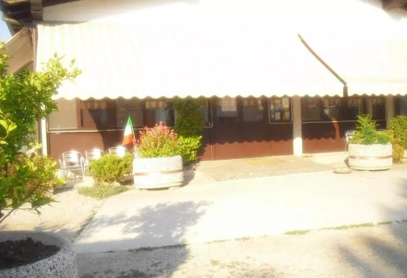 هتل Agriturismo La Chioccia
