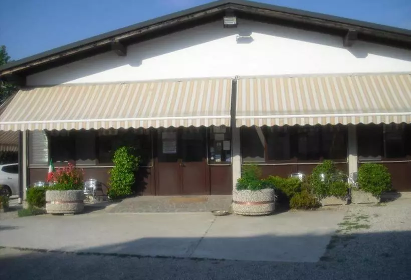 هتل Agriturismo La Chioccia