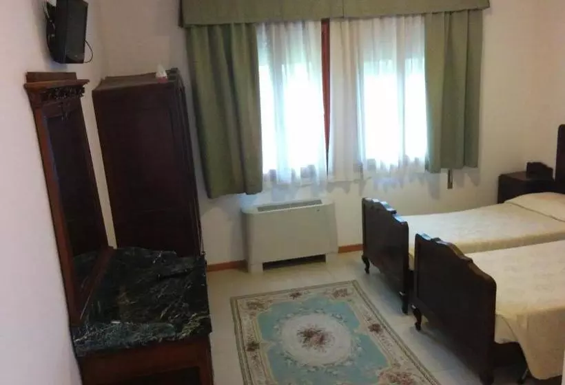هتل Agriturismo La Chioccia