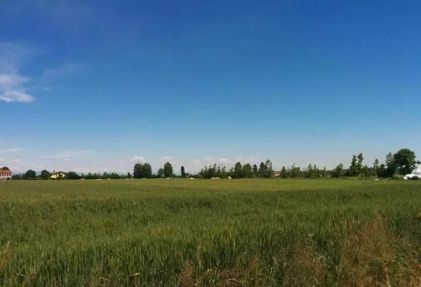 هتل Agriturismo La Chioccia
