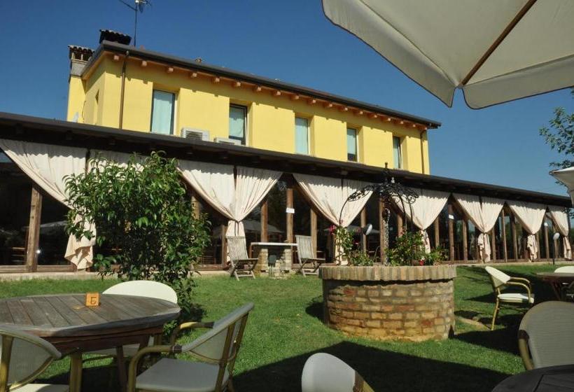 ペンション Osteria E Locanda Del Viaggiatore