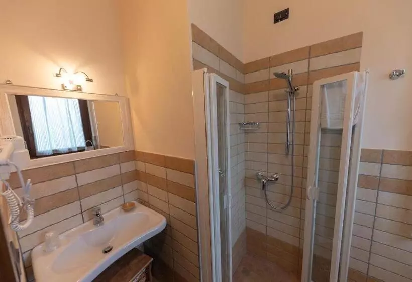 هتل Agriturismo La Dimora Del Contadino