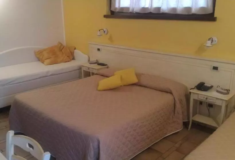 هتل Agriturismo La Dimora Del Contadino