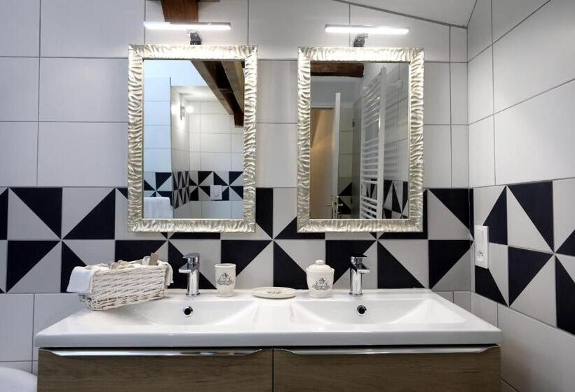 تختخواب و صبحانه Au Jeu De Paume