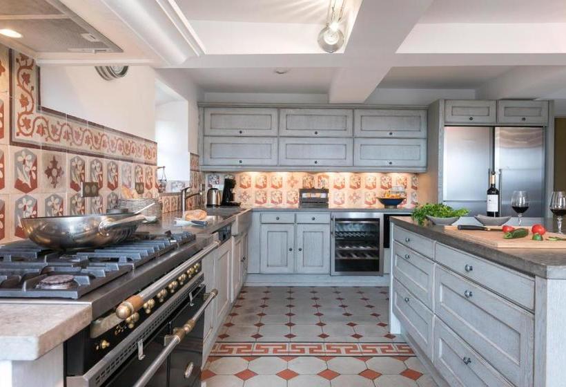 ペンション Château Des Demoiselles