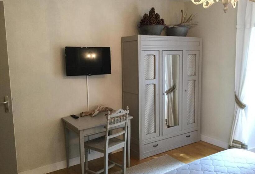 بنسيون L Orangerie De Camperos