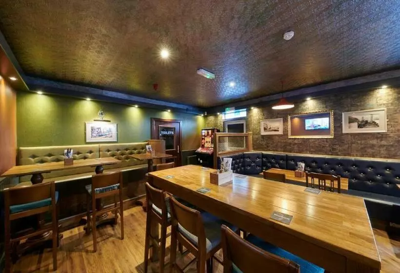 Retkeilymaja Tailrace Inn