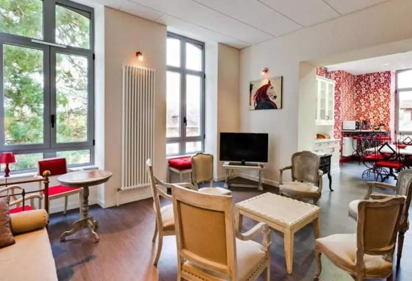 Majatalo La Maison Des Officiers