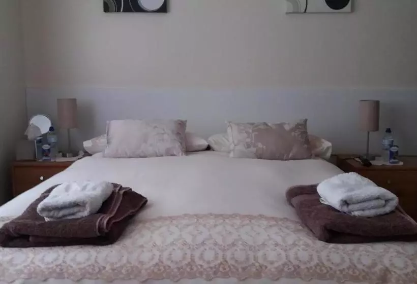 پانسیون Conifer Lodge