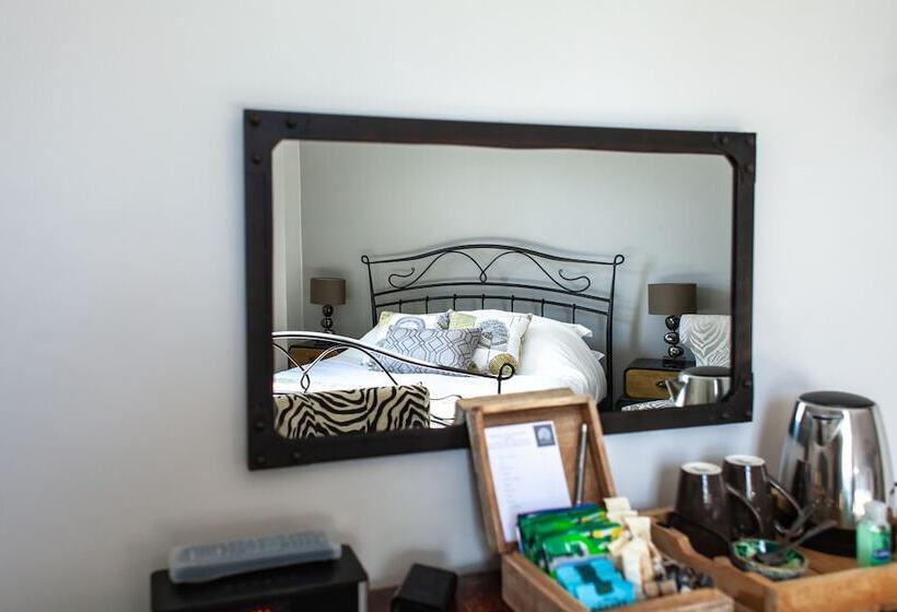 פנסיון Oaklands Guest House