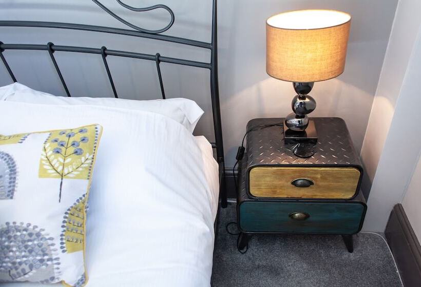 פנסיון Oaklands Guest House