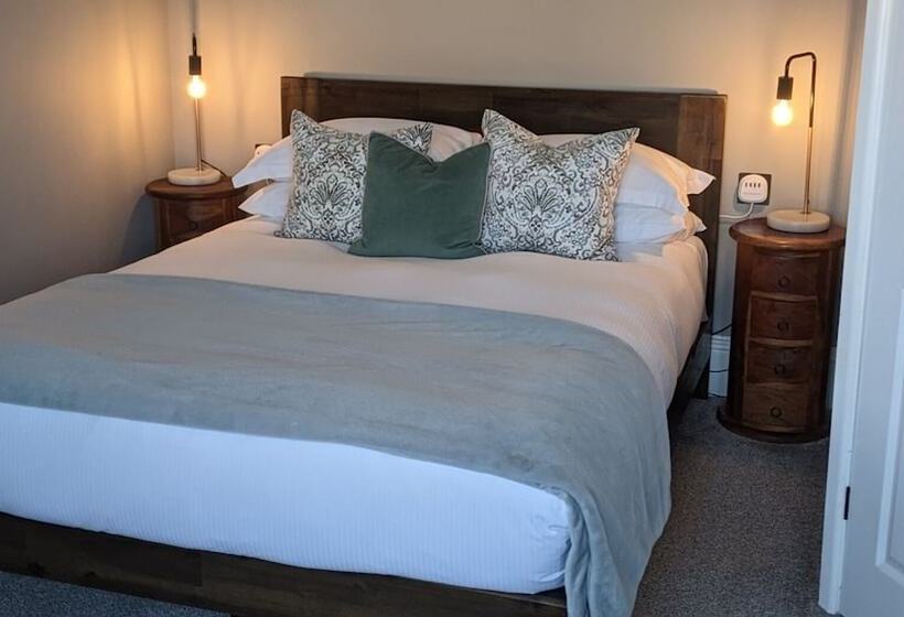 פנסיון Oaklands Guest House