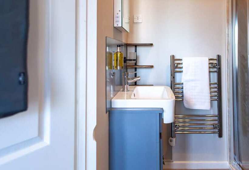 פנסיון Oaklands Guest House