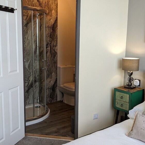 פנסיון Oaklands Guest House