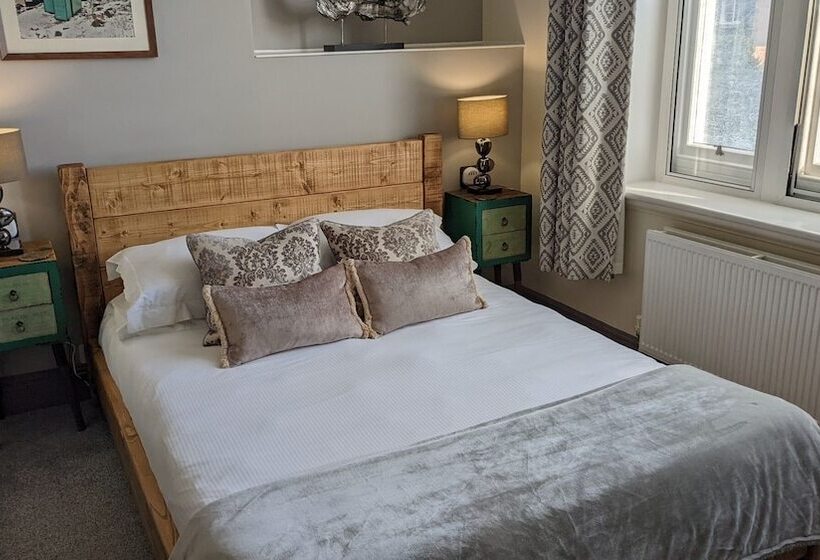 פנסיון Oaklands Guest House