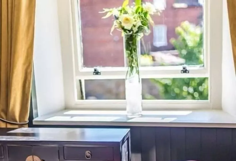 ユースホステル The Dirty Bottles Inn