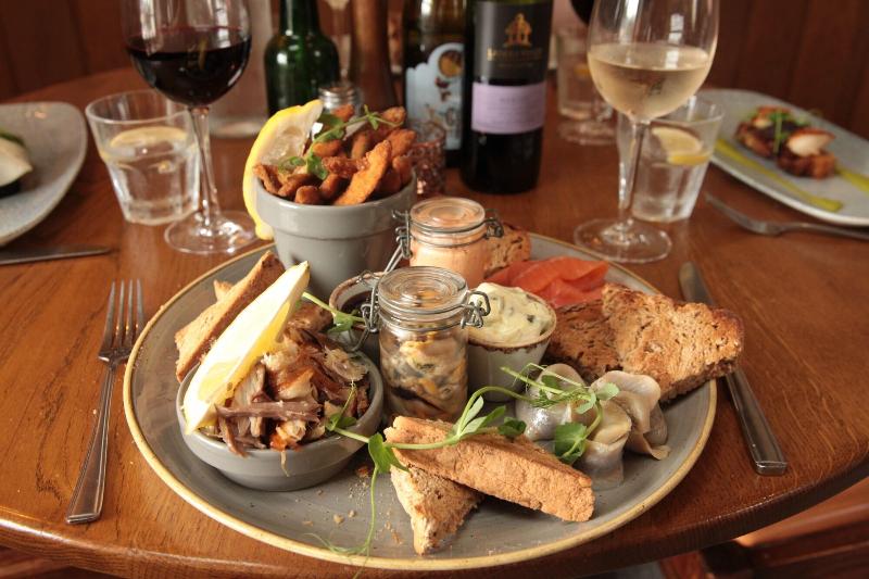 ユースホステル The Erskine Arms