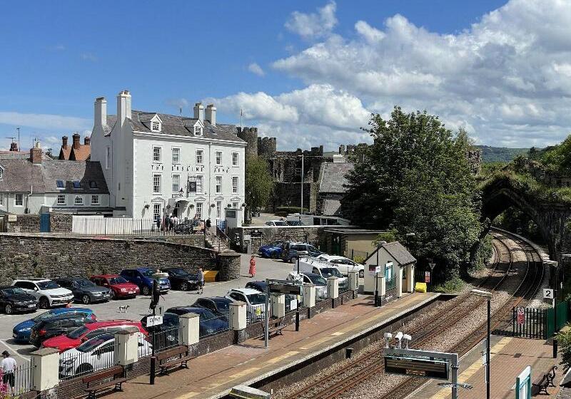 ユースホステル The Erskine Arms