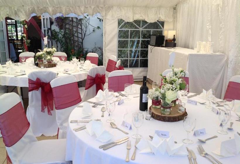 호스텔 The Swan At Great Kimble