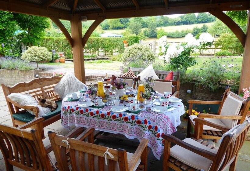 بنسيون Handywater Cottages