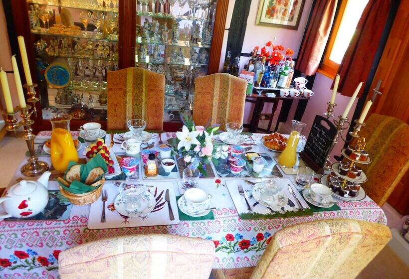 بنسيون Handywater Cottages