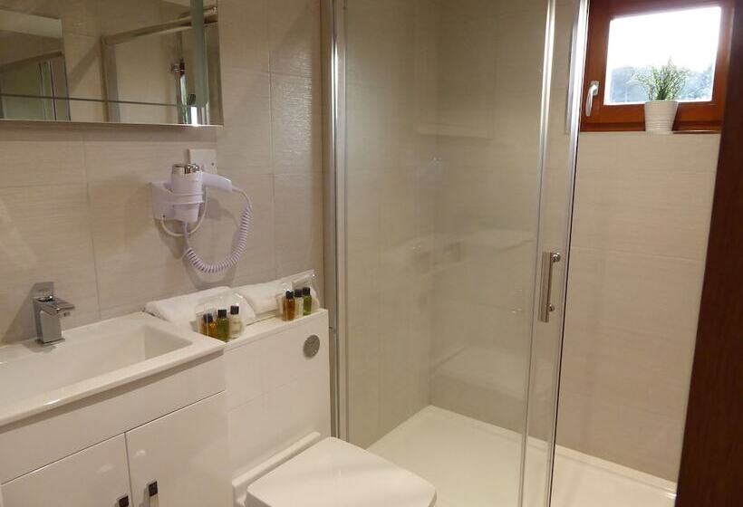 بنسيون Handywater Cottages