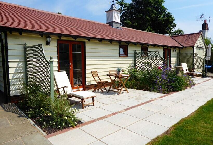 بنسيون Handywater Cottages