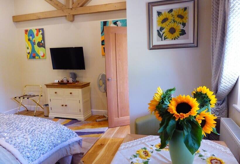 بنسيون Handywater Cottages