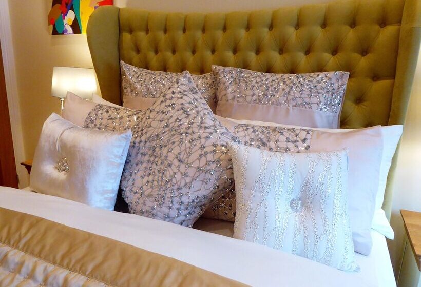 بنسيون Handywater Cottages