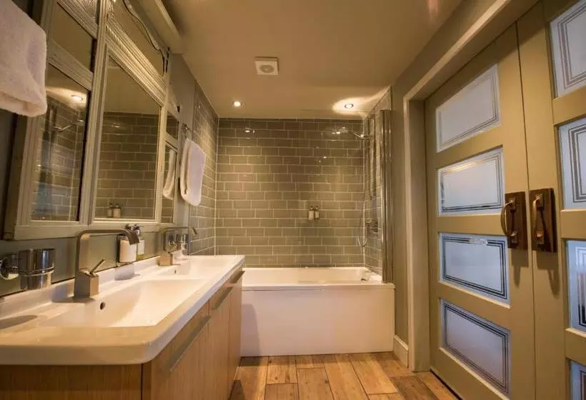 Retkeilymaja Alma Inn & Dining Rooms