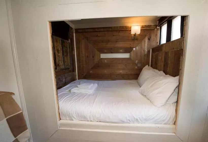 Retkeilymaja Alma Inn & Dining Rooms