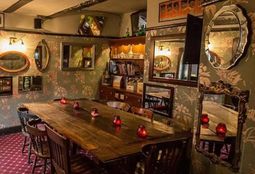 Retkeilymaja Alma Inn & Dining Rooms